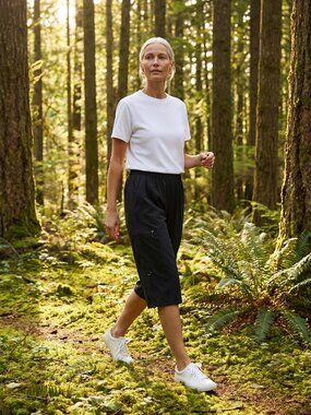 Chico's Zenergy Cropped Pants w/ Zippered pockets 2